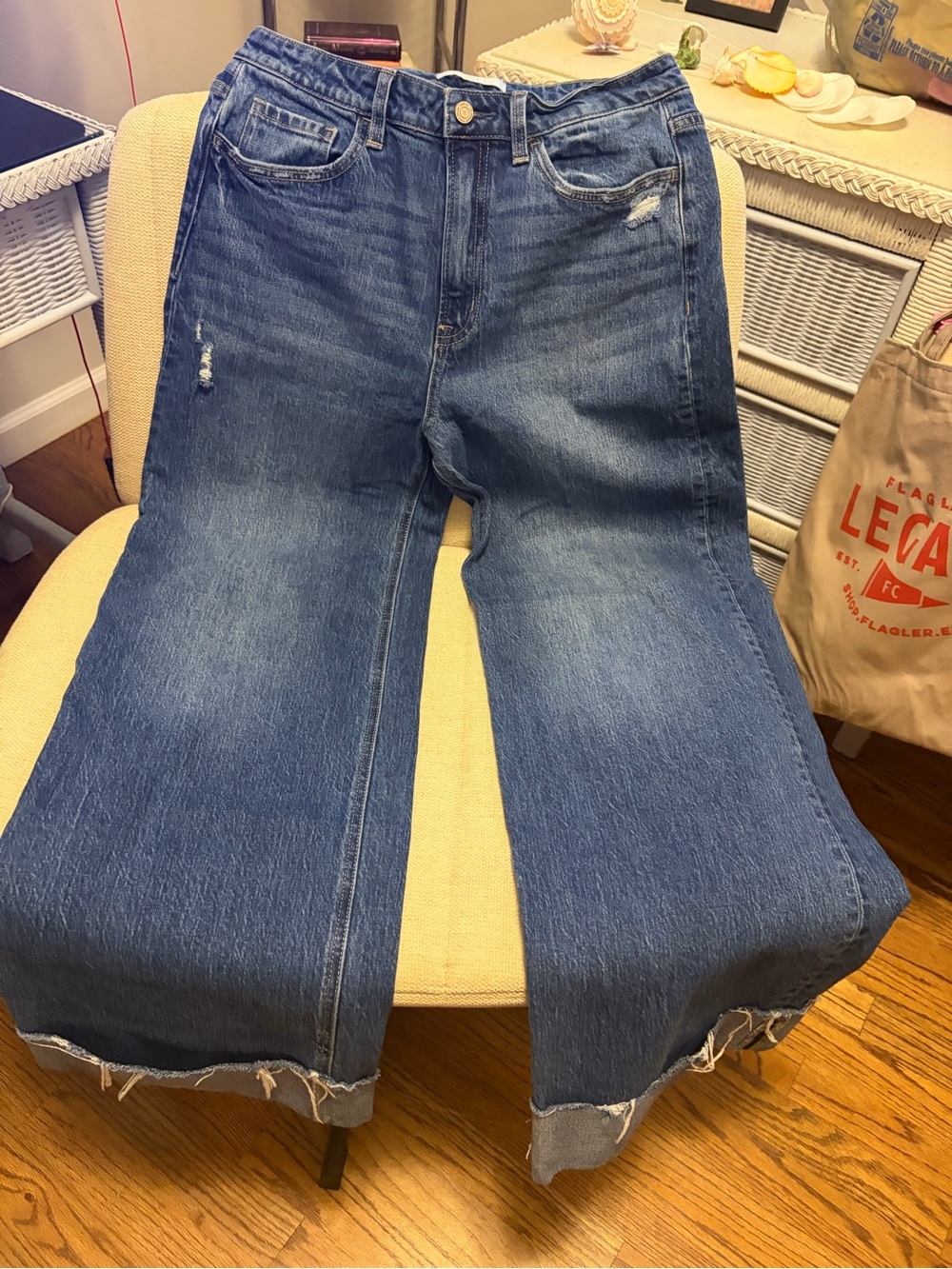 Wide-Leg Distressed Women's Jeans in Medium Blue